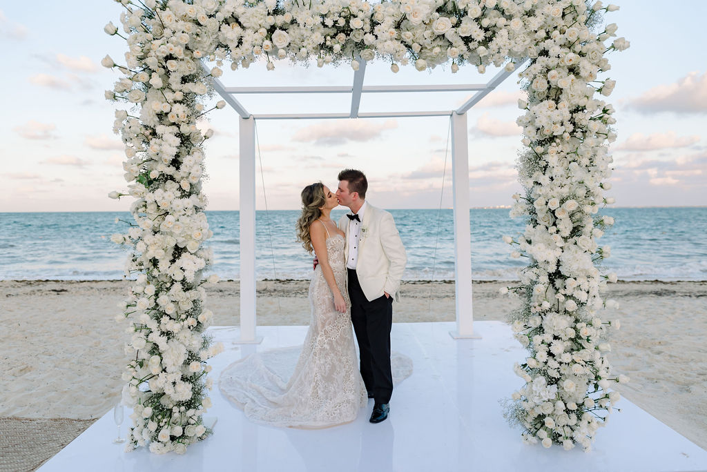 SANDRA & TAYLOR –&nbsp;ATELIER